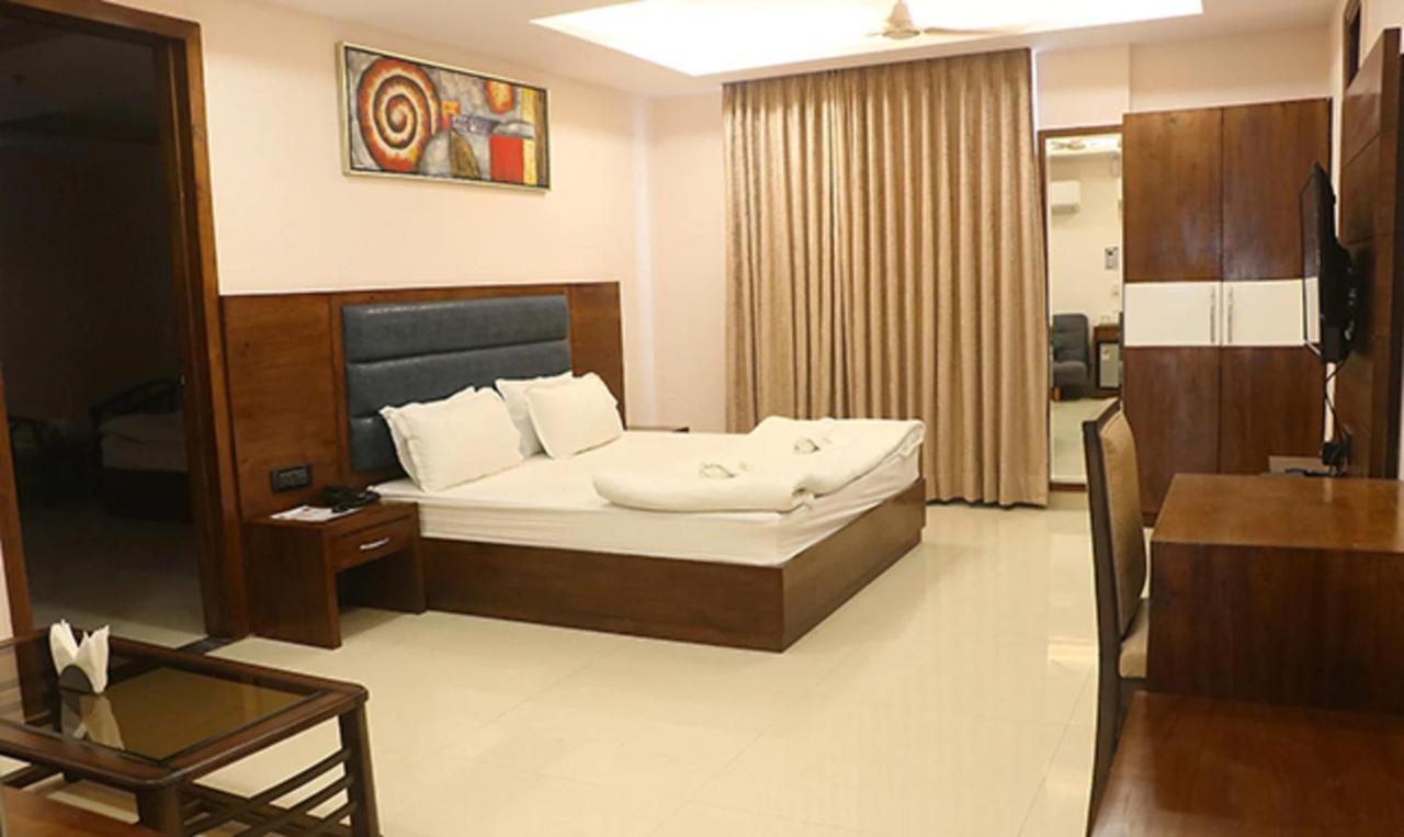 Fabhotel Mid Town Grand Panchkula Zewnętrze zdjęcie