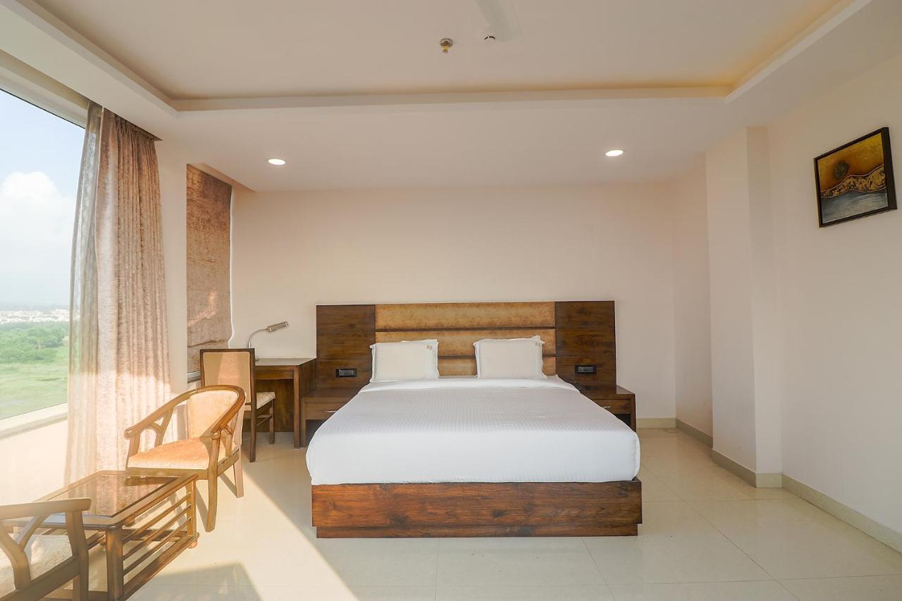 Fabhotel Mid Town Grand Panchkula Zewnętrze zdjęcie