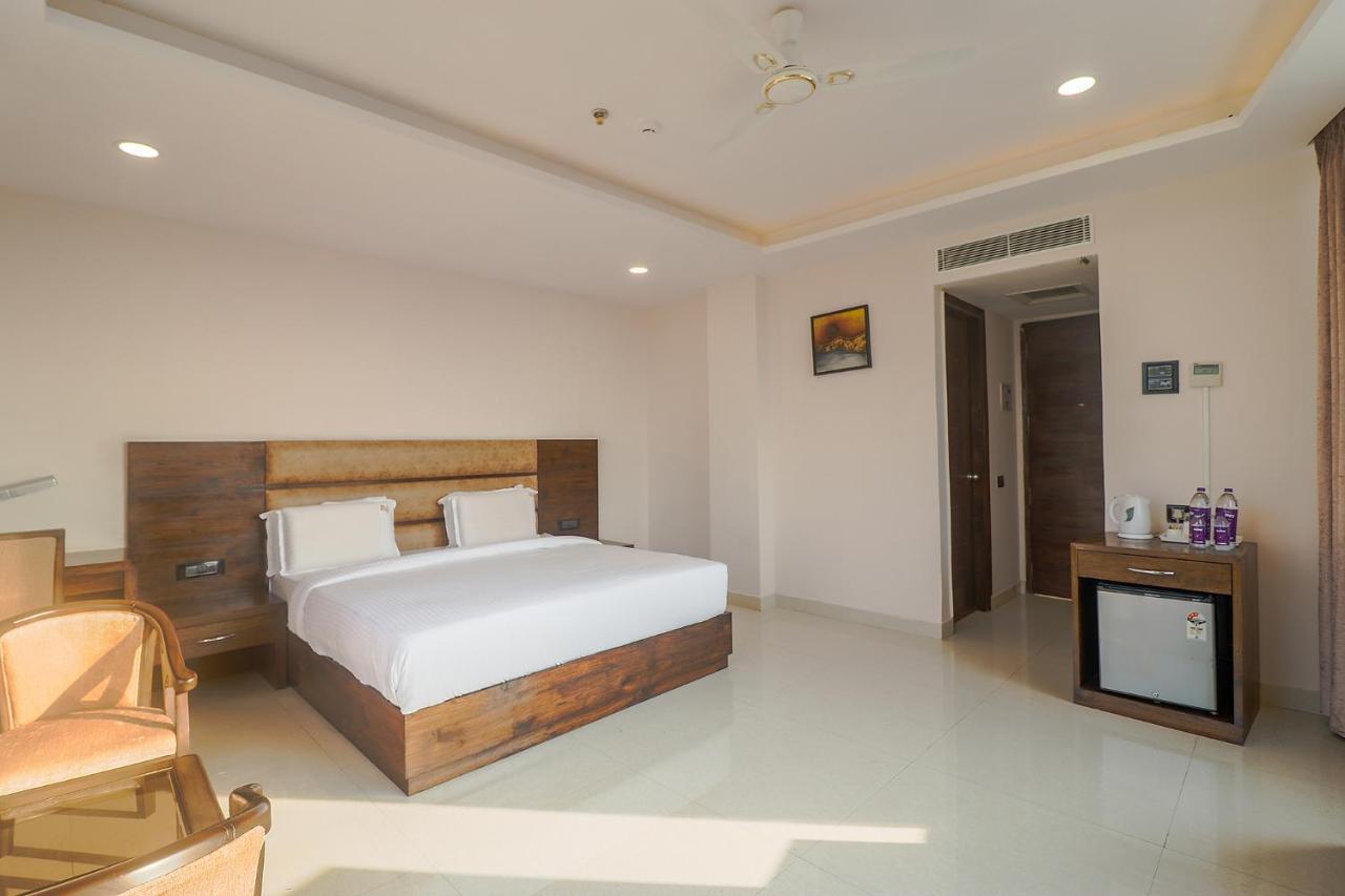 Fabhotel Mid Town Grand Panchkula Zewnętrze zdjęcie