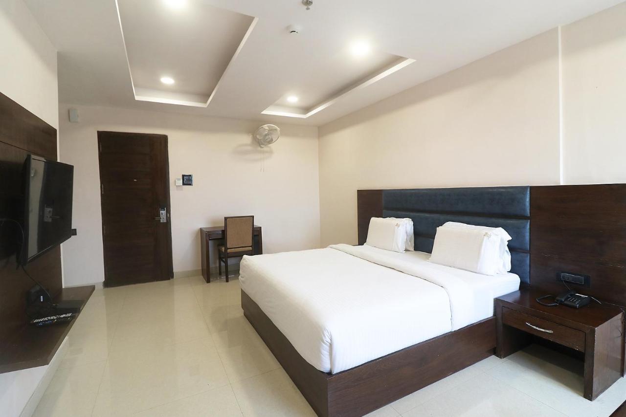 Fabhotel Mid Town Grand Panchkula Zewnętrze zdjęcie