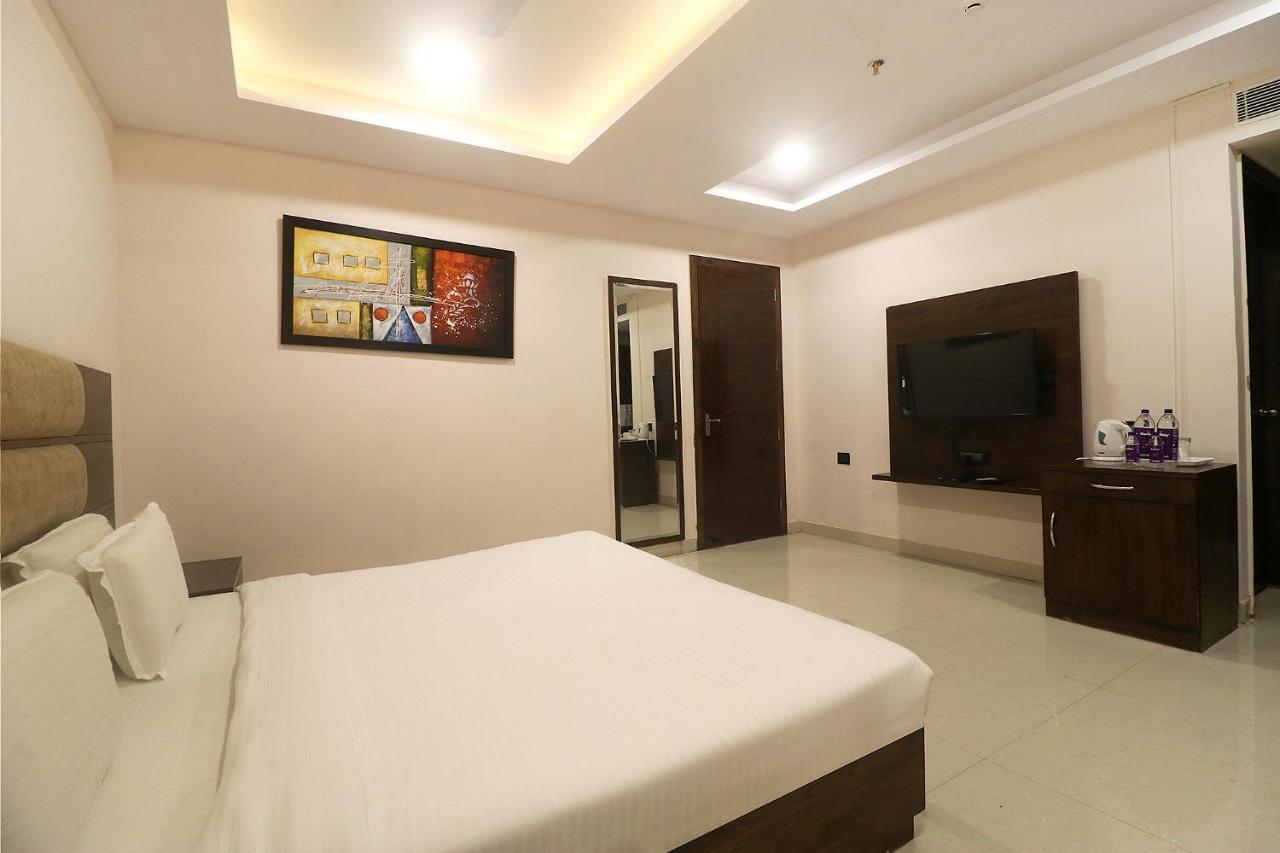 Fabhotel Mid Town Grand Panchkula Zewnętrze zdjęcie