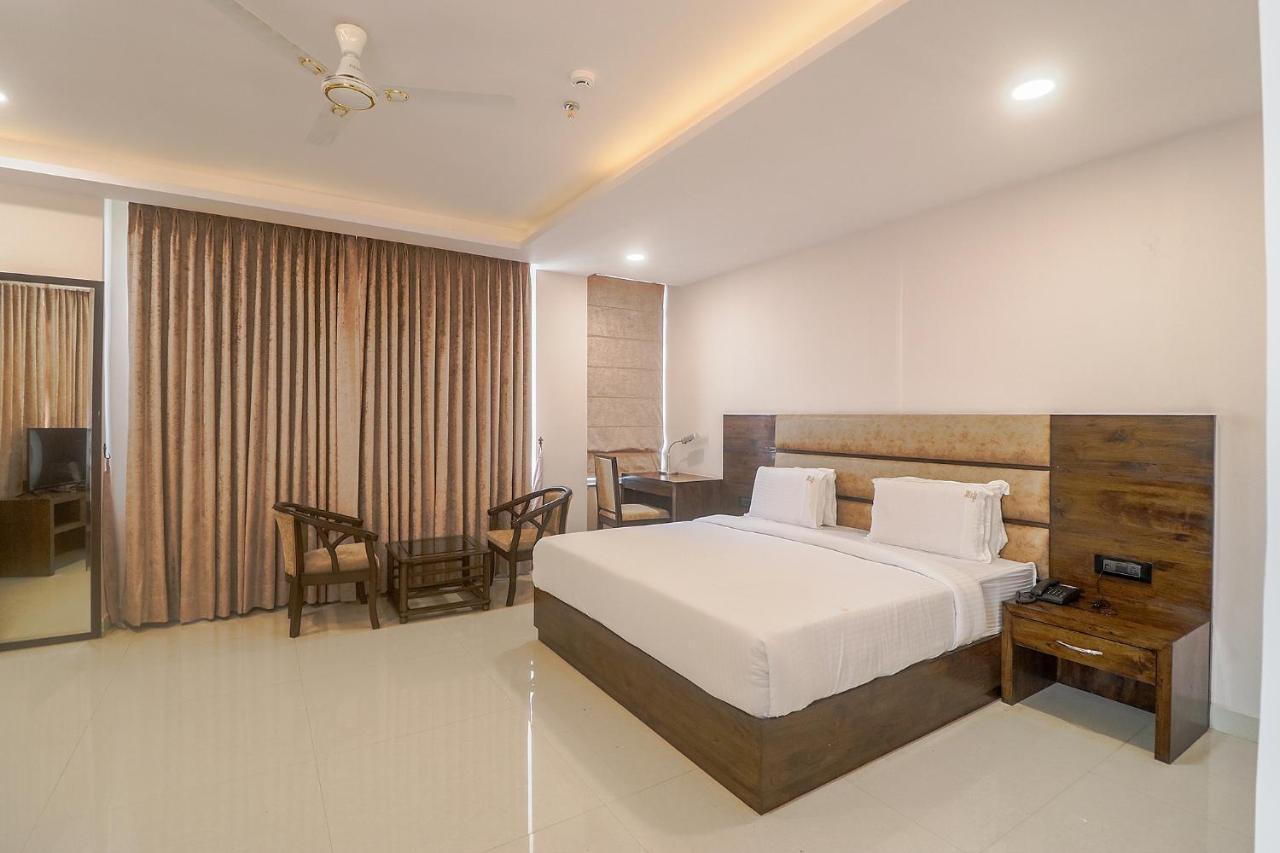 Fabhotel Mid Town Grand Panchkula Zewnętrze zdjęcie